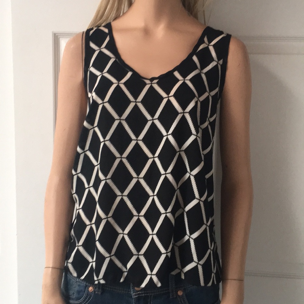 Pretty Black &  White Diamond  Pattern Dressy Tank